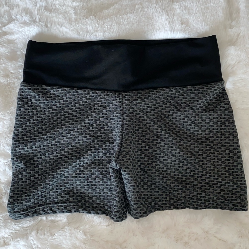 Active scrunch shorts